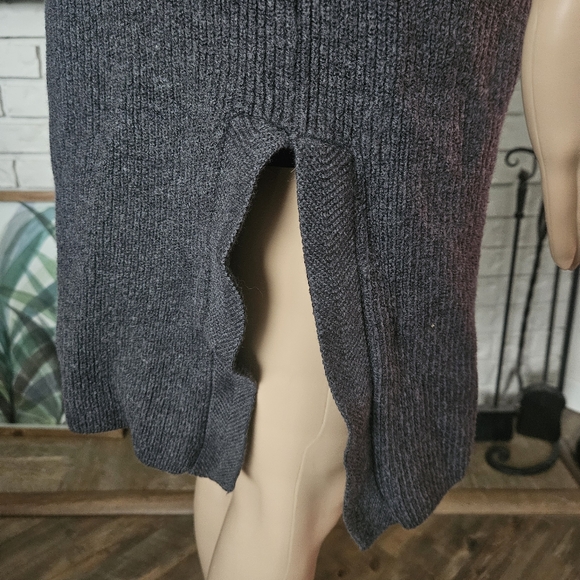 Aritzia WILFRED Gray Sleeveless Open Sweater Cardigan Vest Long Line 100% Wool - Picture 4 of 16